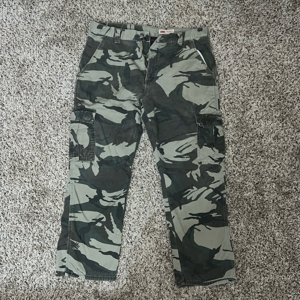 34x30 Wrangler relaxed, fit winterized, straight leg, cargo pants